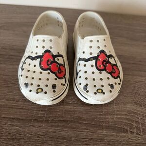 Native Hello Kitty Toddler Shoes Size C9 White Slip On
